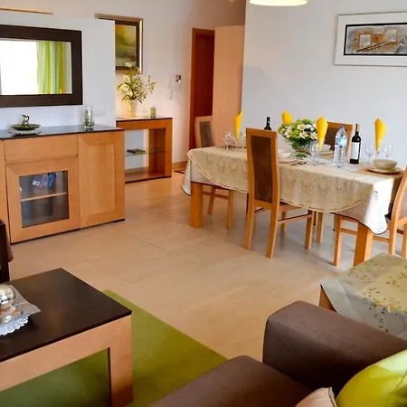Διαμέρισμα Parasol - With Pool, Wi-fi, Near